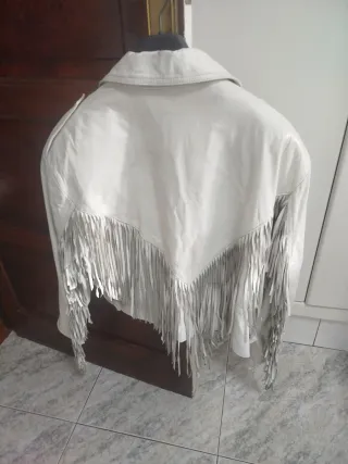 Chaqueta de piel con flecos