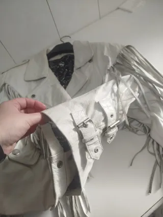 Chaqueta de piel con flecos