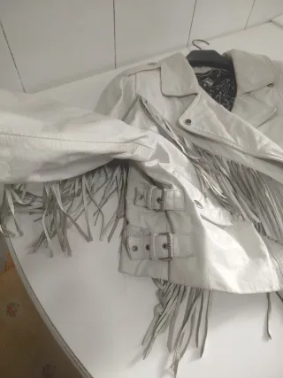 Chaqueta de piel con flecos