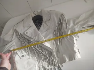 Chaqueta de piel con flecos