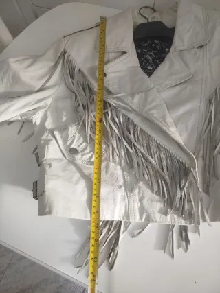 Chaqueta de piel con flecos