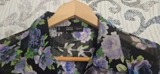 Blusa floral manga acampanada. 
Solo una puesta