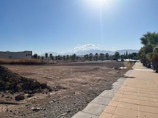 Terreno en venta en Renfe - Bulevar 1º y 2º Fase en Jaén