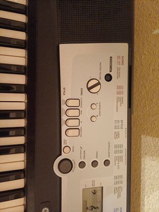 Teclado Yamaha YPT-200 de 5 Octavas
