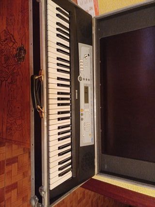 Teclado Yamaha YPT-200 de 5 Octavas