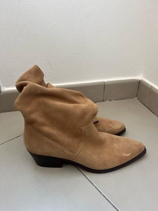 Botín ante Stradivarius marrón