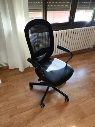 Silla de escritorio ajustable en altura