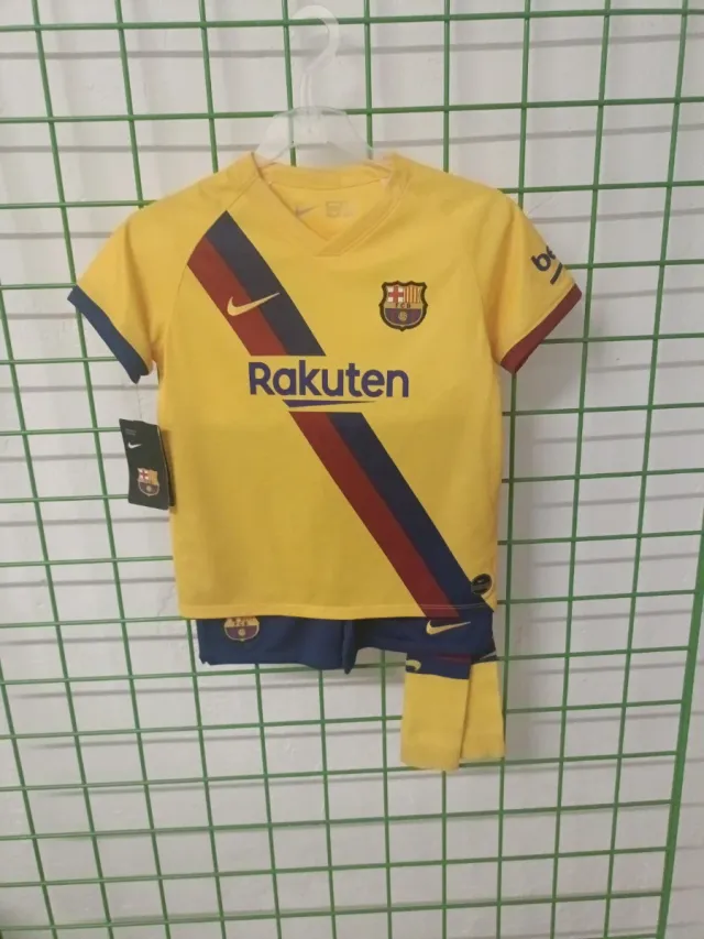 Traje FC Barcelona Niño Talla M (110-116cm)
