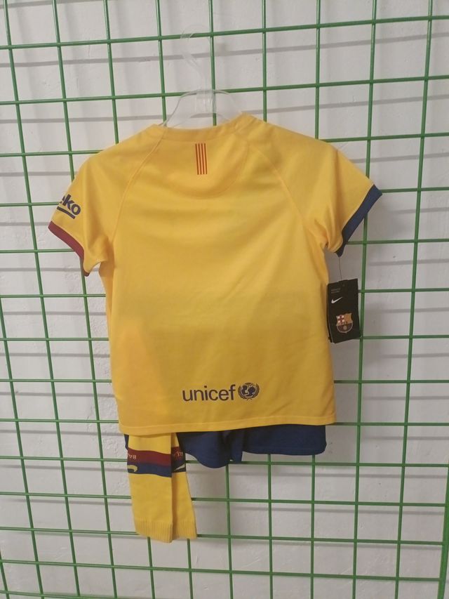 Traje FC Barcelona Niño Talla M (110-116cm)