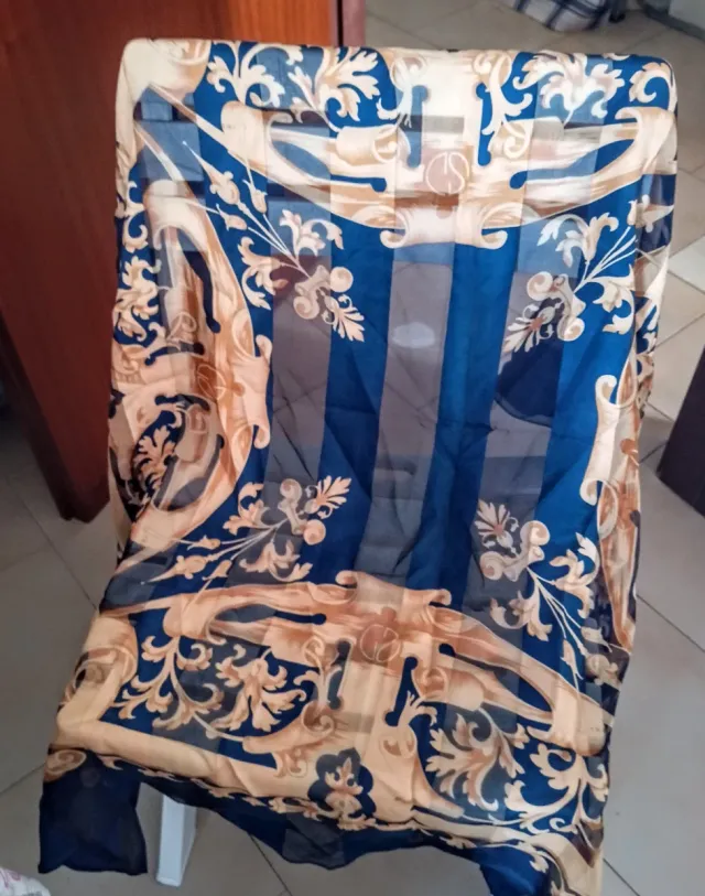 Sciarpa/Foulard con disegno barocco
