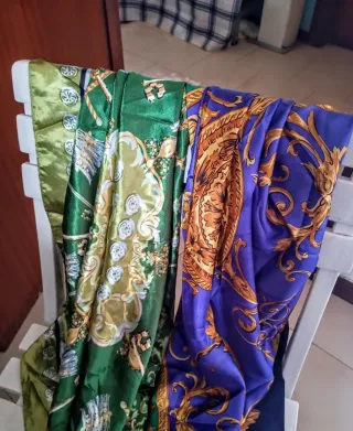 2 Foulard seta stampa barocca