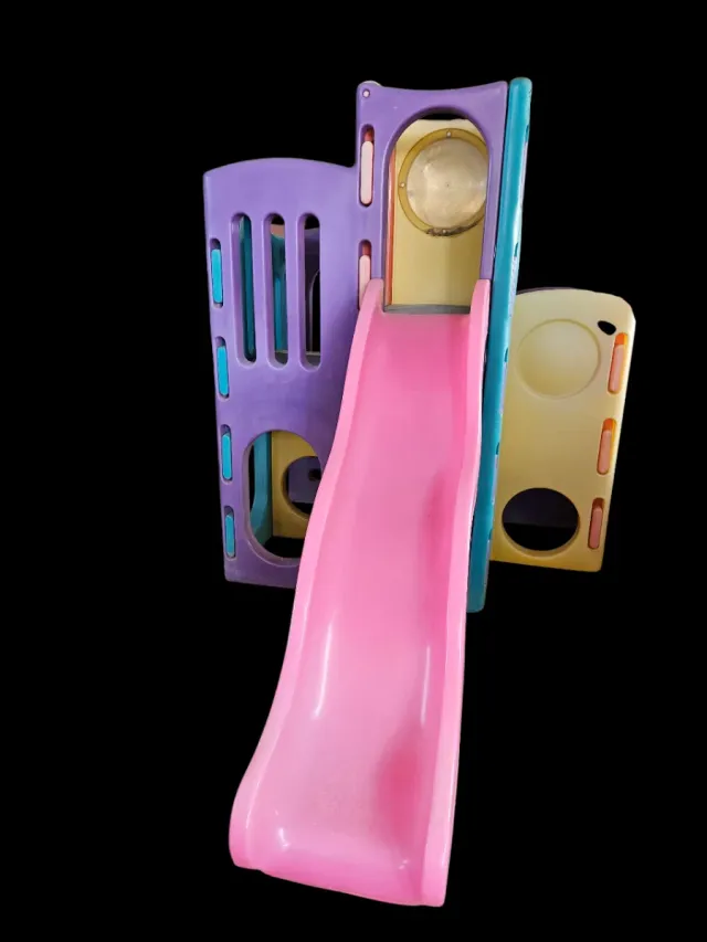 Parque infantil con tobogán