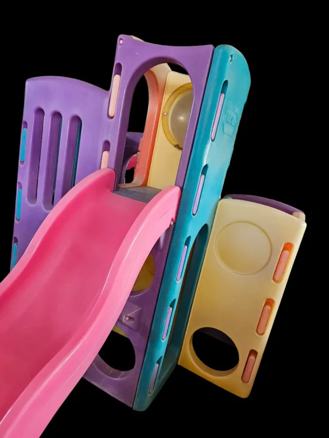 Parque infantil con tobogán