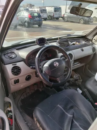 Nissan Kubistar 2003