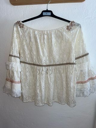 Blusa boho blanca encaje floral