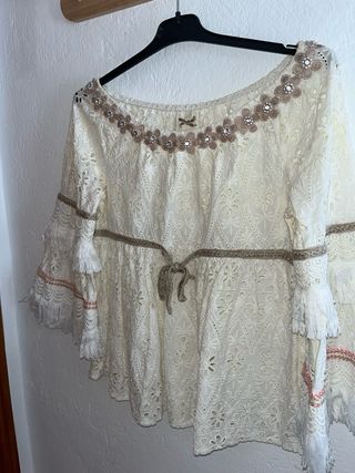 Blusa boho blanca encaje floral