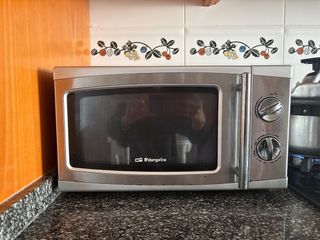 Microondas Orbegozo plateado