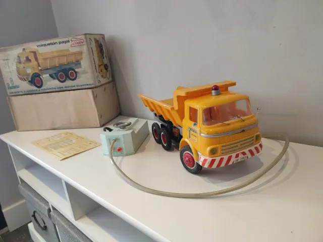 Camión Volquetón Payá cabledirigido