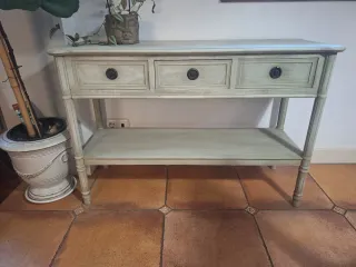Aparador de madera con cajones