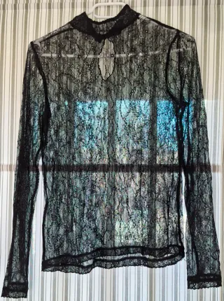 Blusa de encaje negra