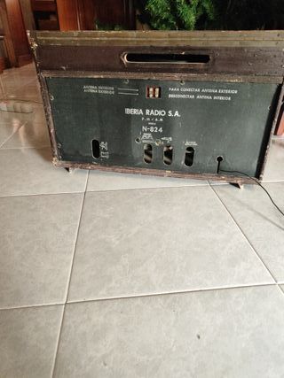 Radiogramola Iberia  de 1960 con  tocadiscos.