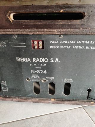 Radiogramola Iberia  de 1960 con  tocadiscos.