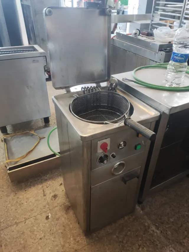 FREIDORA EN BASE AL AGUA 12 L