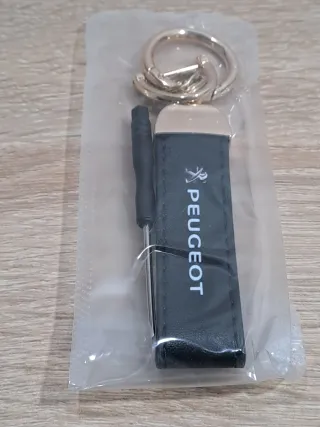 Llavero Peugeot Negro con Destornillador