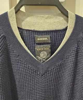 Jersey Diesel cuello pico azul