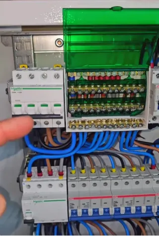 Electricidd urgencias económicas