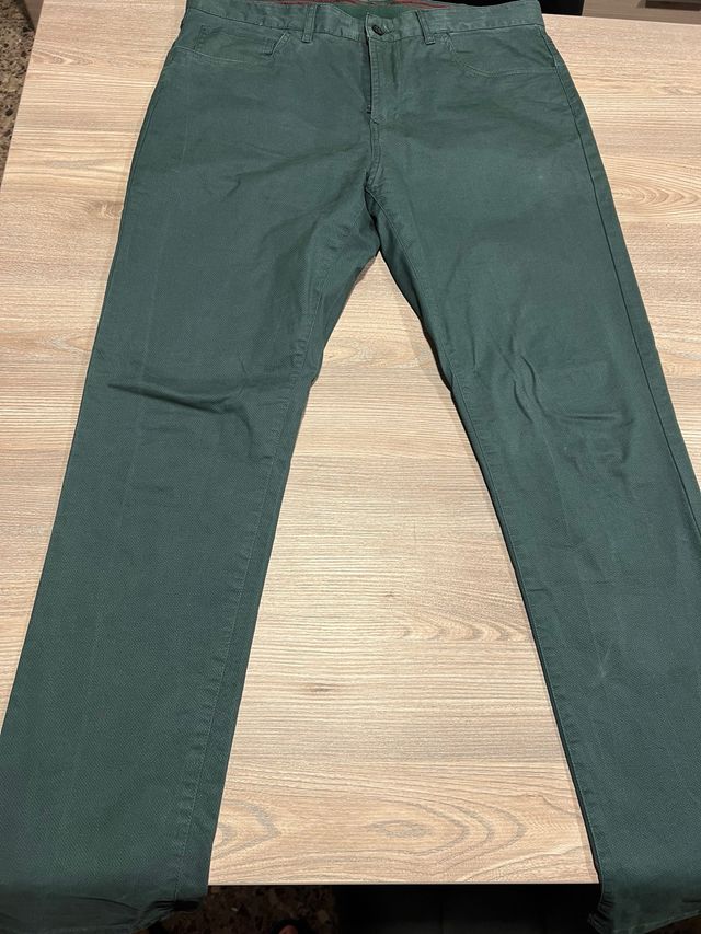 Lote: Pantalón, 4 Camisas y Zapatos