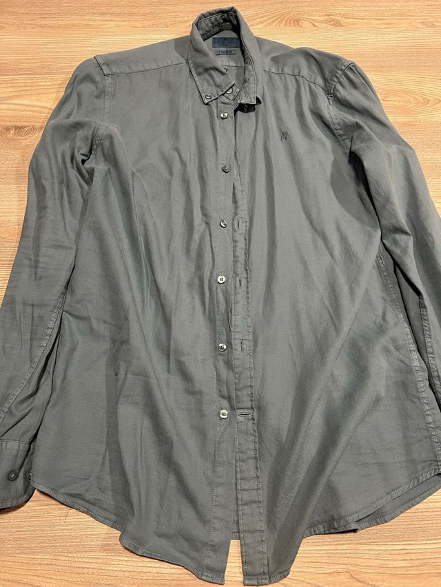 Lote: Pantalón, 4 Camisas y Zapatos