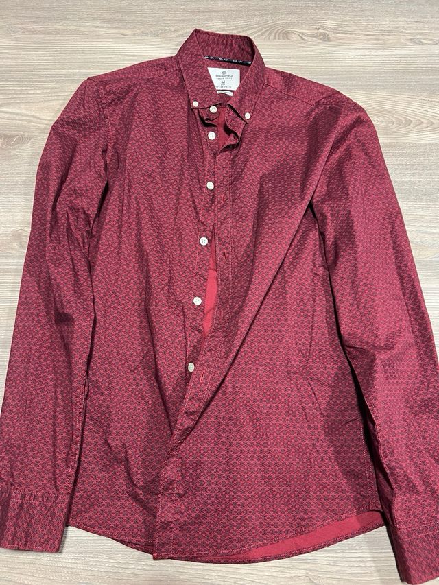 Lote: Pantalón, 4 Camisas y Zapatos