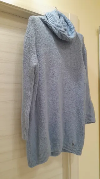 Maglione lungo collo alto azzurro