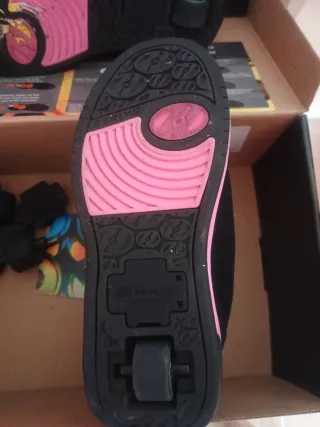 Zapatillas Heelys Talla 34 Negras y Rosas ruedas