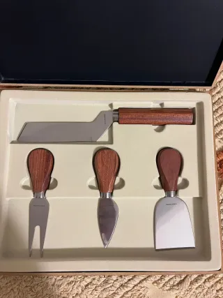 Set 4 Coltelli da formaggio Brandani