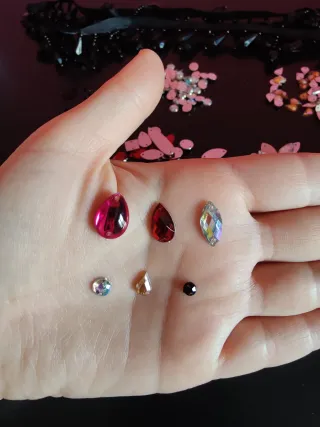 Lotto gemme e strass multicolore