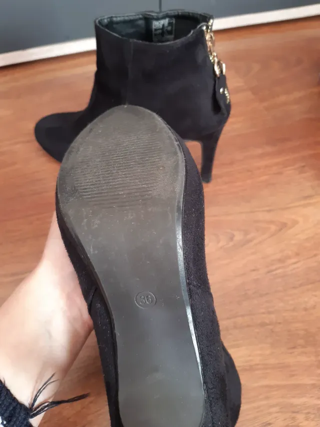 Botines negros tacón alto cremallera dorada