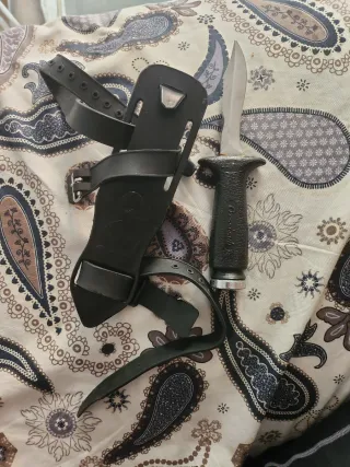 Cuchillo de buceo Cressi con funda