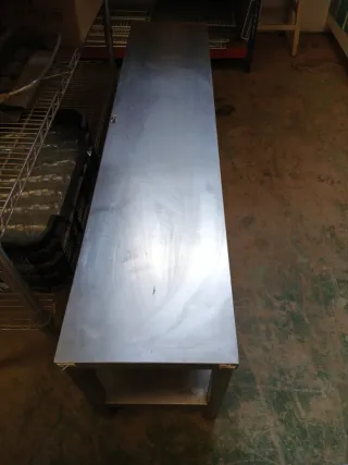 MESA CON ESTANTE AUXILIAR