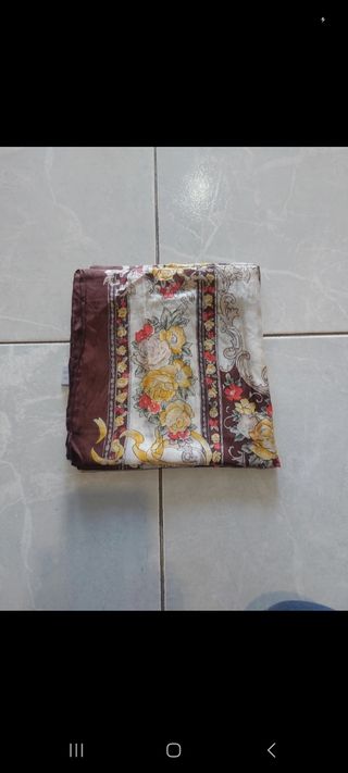 Pañuelo de seda estampado floral