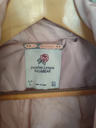 Cazadora acolchada rosa Stradivarius da talla