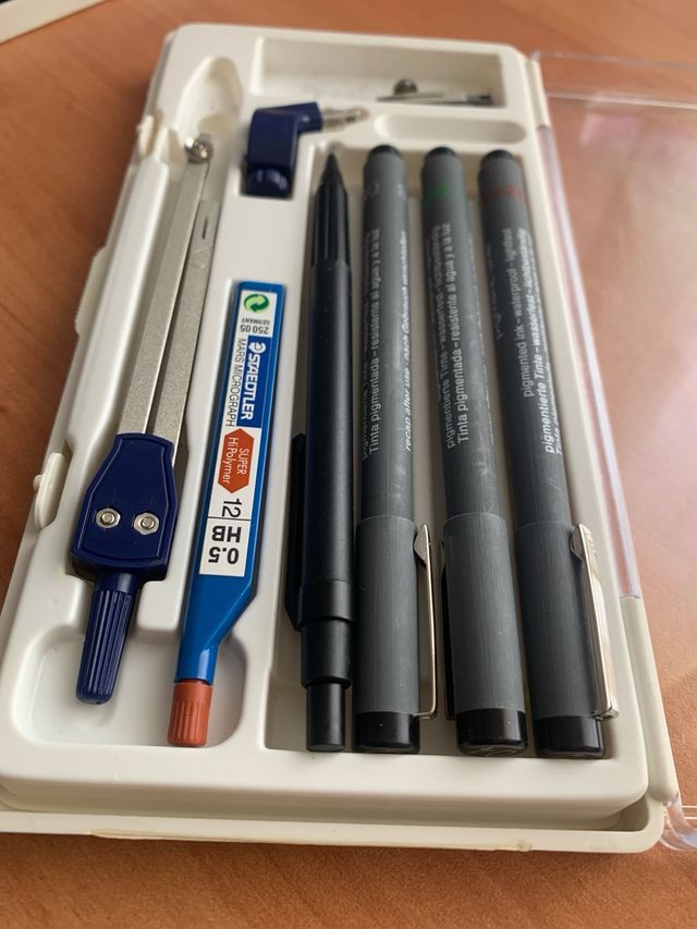Juego de compás Staedtler y rotuladores 