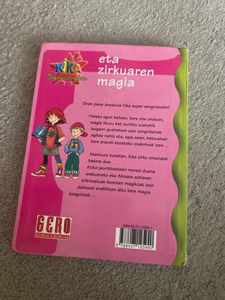 KIKA ETA ZIRKUAREN MAGIA (Spanish Edition)