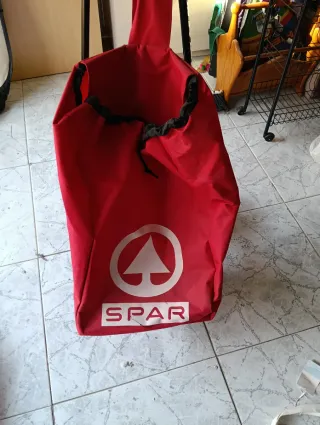 Carro de la compra Spar rojo