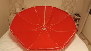 Sombrilla de playa roja. Incluye funda