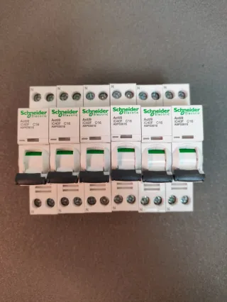 6 Magnetotermicos DPN 16A Schneider Acti9