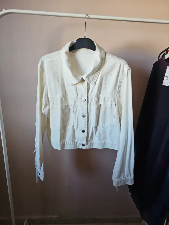 Chaqueta vaquera blanca con flecos