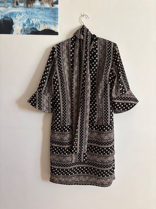 Vestido corto lunares manga ancha