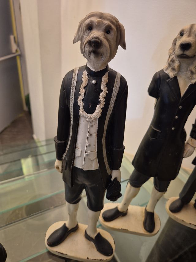 Figuras Perros Vestidos Época (4 uds)